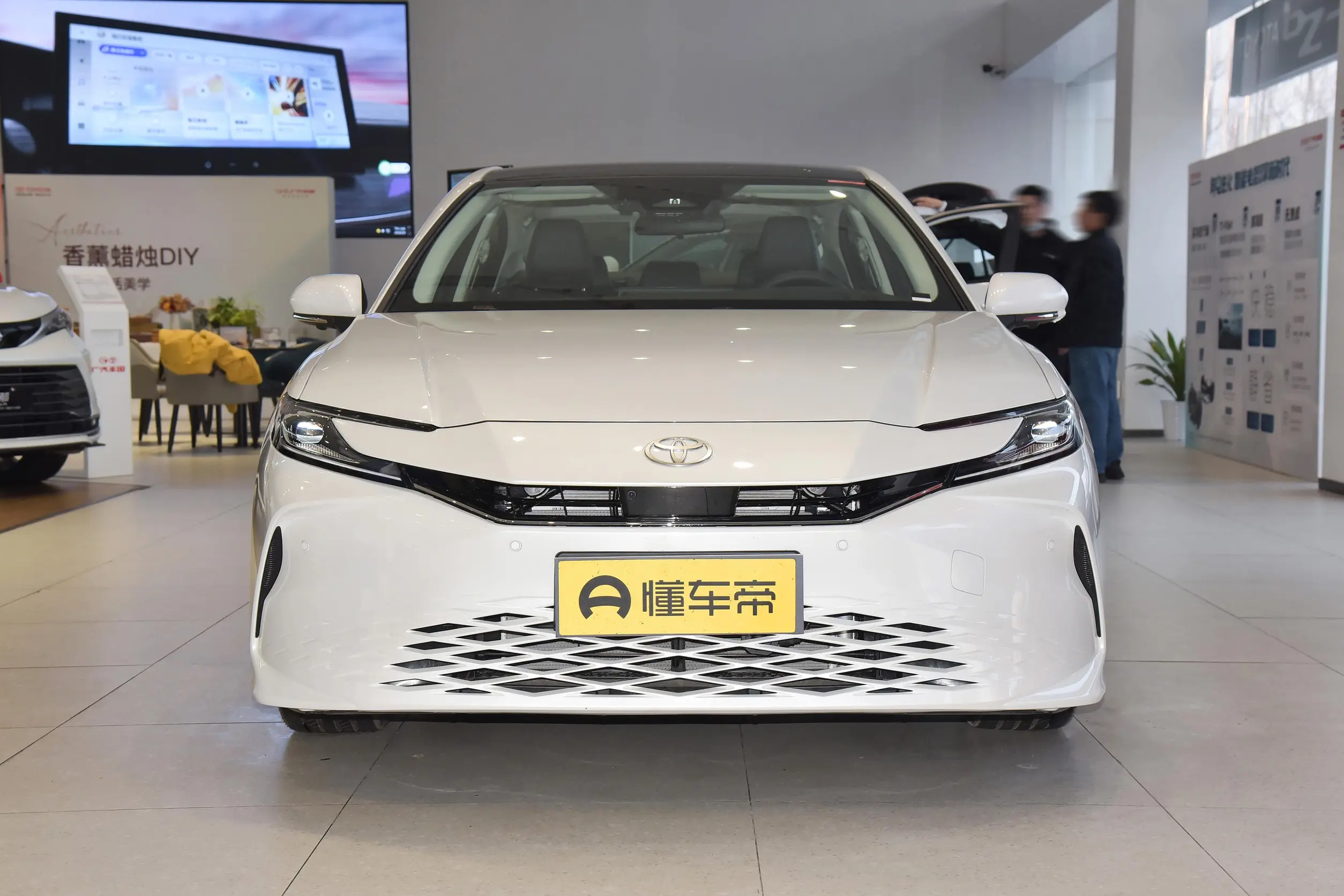 Toyota Camry 2024 интерьер